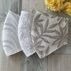 ３６　ハンドメイドマスク　刺繍生地立体マスクのサムネイル