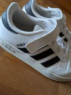 adidas キッズスニーカー ホワイト/ブラック ベルクロ