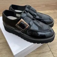 厚底 ワンベルトローファー ゴールドバックル ブラック