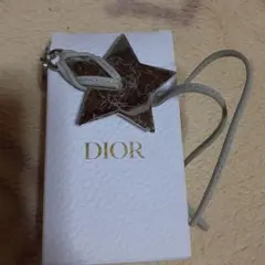 DIOR 星形キーホルダー ホワイトノベルティー