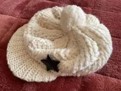 アイボリー ニット帽 ポンポン付き　キャスケット　白　星　バッチ付き　毛糸