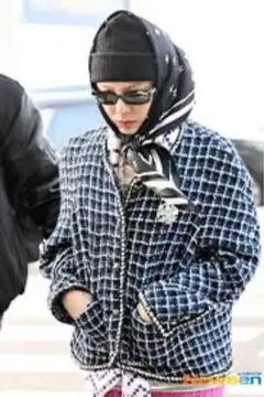 G-DRAGON ジードラゴン スカーフ ジヨン BIGBANG 空港コーデ - メルカリ