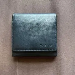 PRADA プラダ　折り財布　　レザー　ネイビー　ロゴ型押しのサムネイル