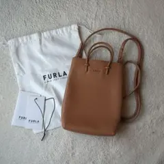FURLA ベージュ レザー スマホショルダー
