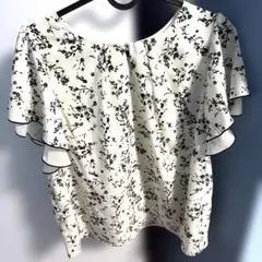 花柄フリル　トップスのサムネイル