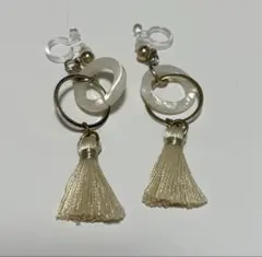 ホワイトゴールドタッセルイヤリング