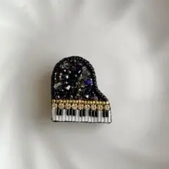 ピアノ　ブローチ　ビーズ刺繍　pianoのサムネイル