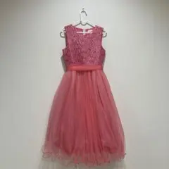 ピンクのレースフォーマルドレス