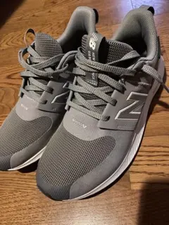 New Balance UA900ソフトフォーム グレー スニーカー