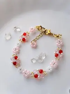 お花とカットビーズのブレスレット（レッド）【835】ピンク　赤