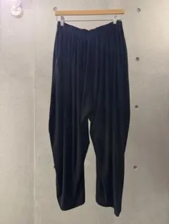 ISSEY MIYAKE イッセイミヤケ プリーツプリーズ ブラックパンツ - メルカリ