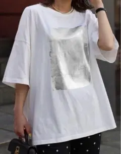 ボンジュールサガン　箔プリントビッグシルエットTシャツ　オフホワイト