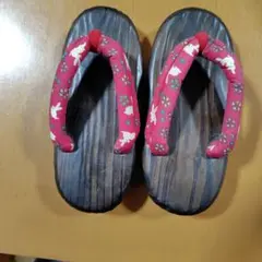 赤色花柄うさぎ模様草履