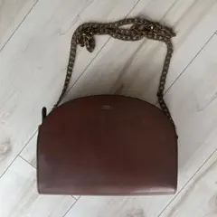 A.P.C. ハーフムーン ショルダーバッグ ブラウン　ゴールドチェーンのサムネイル