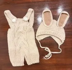 ニューボーンフォト　ウサギ耳付きニットオーバーオールセット