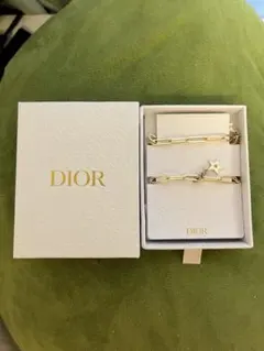 Dior ディオール　ノベルティ ウェルカムギフト　星型チャーム　ブレスレット