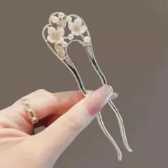 パール 花 かんざし ゴールド 白 髪飾り 和装　洋装 ヘアアクセサリー