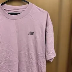 New Balance ピンク Tシャツ