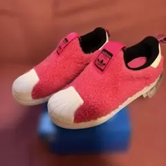 adidas ピンク スリッポンスニーカー