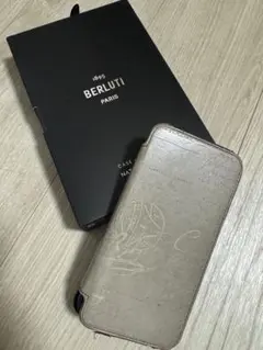 ケ*ん様 Berluti ベルルッティ iPhone14promax ケース 美品】Berluti ベルルッティ iPhone 14 Pro Max スマホ ケース