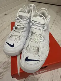 Nike スニーカー UPTEMPOホワイト/ネイビー