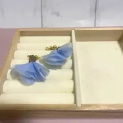 フラワー クリップ式 イヤリング ライトブルー　フラワーモチーフ　ハンドメイド
