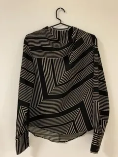 H&M 幾何学模様　プルオーバー　ブラウス
