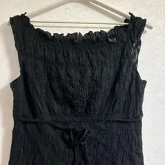 フリル付きブラックタイトドレス