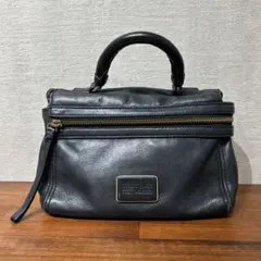 MARC BY MARC JACOBS ブラックショルダーバッグ