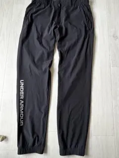 UNDER ARMOUR ブラックメンズパンツ