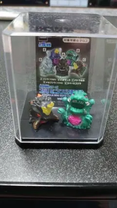 ミニソフビ クロニクル ビオランテ パドラ幼虫 2体のサムネイル