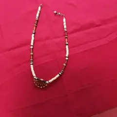 ビーズと木製パーツのネックレス