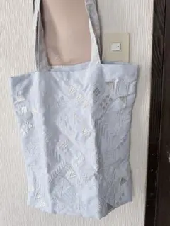 刺繍入りライトブルートートバッグ
