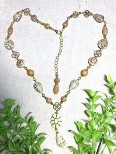 アンティーク調ビーズとベージュビーズのネックレス