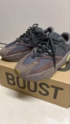 yeezy boost 700 25.5のサムネイル