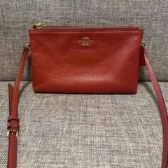 レッド ショルダーバッグ