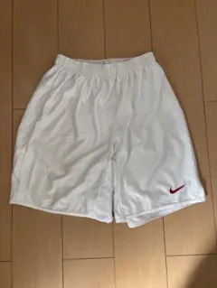 Nike ホワイト ハーフパンツ 赤ロゴ　Lサイズ