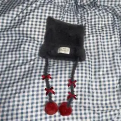 グレー ニット帽 赤いリボン ポンポン　ベルリオーズ