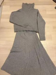 グレーのニットのセットアップ　ぶ。様購入予定