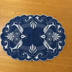 刺繍入りネイビーのテーブルセンター