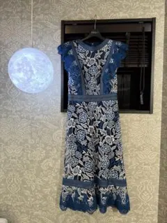 希少サイズ0 レ−ス　刺繍がかなり美しいワンピースのサムネイル