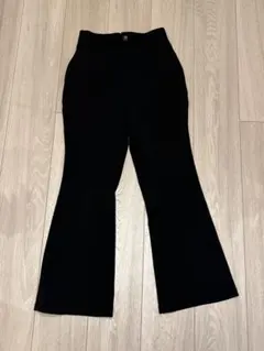 gu フレアパンツ