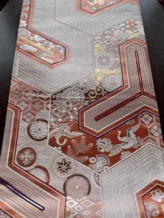 アンティーク袋帯☆O1朱のベースに光沢のあるホワイトやゴールドの鶴や古典柄