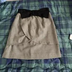 チェック柄タイトスカート（リボン付き）
