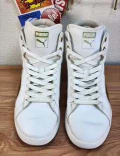 PUMA ハイカットスニーカー ホワイト ゴールドのサムネイル
