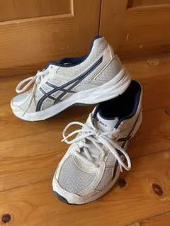 ASICS ランニングシューズ ホワイト ネイビーのサムネイル