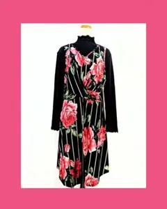 ♠♦♣♥新品未使用！USA製赤い薔薇のVネックワンピース