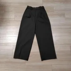 ユニクロ　タックワイドパンツ　58ダークグリーン　Sサイズ