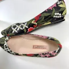 【新品未使用】【23.5cm】MODE ET JACOMO 刺繍パンプス
