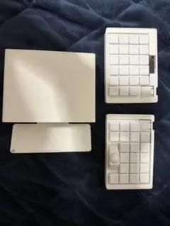 tomkey 裏に粘着滑り止めによる汚れあり